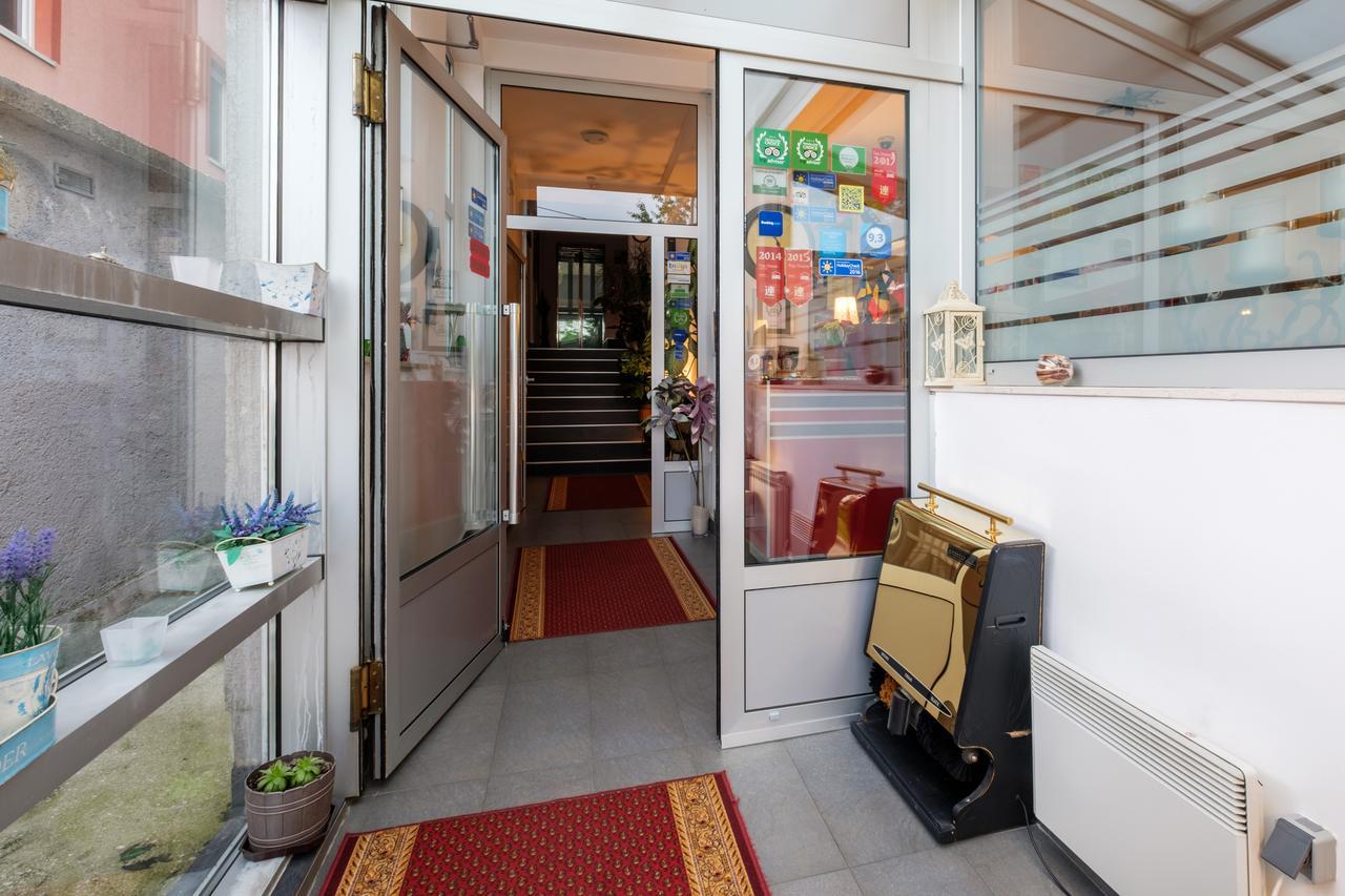 Hotel Villa Harmony - Free Parking Szarajevó Kültér fotó
