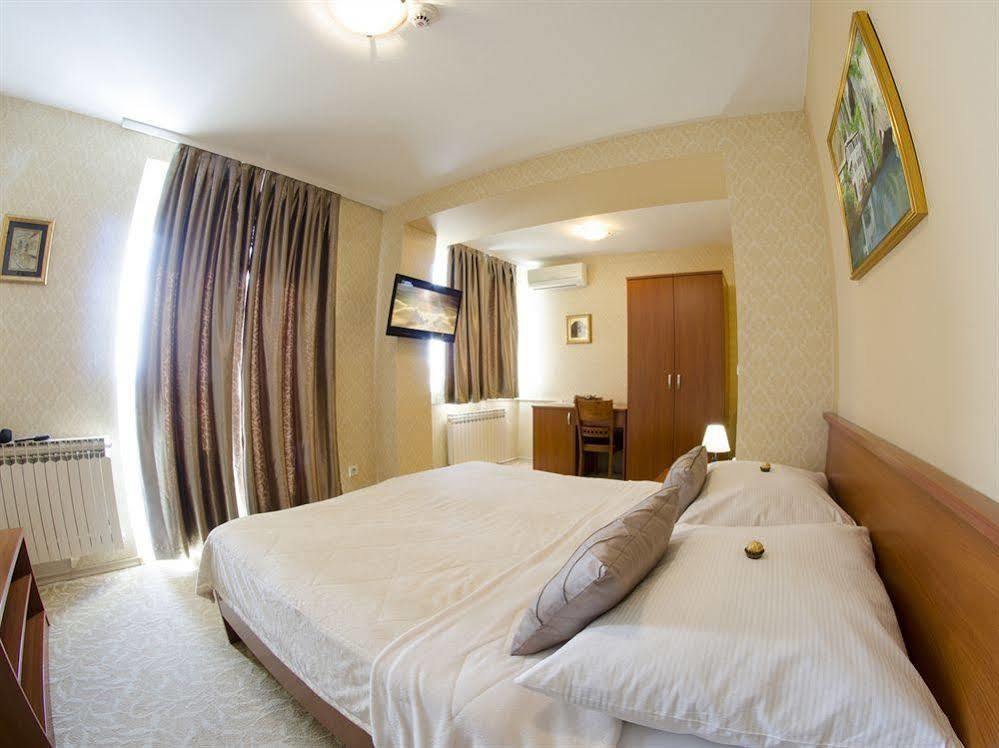 Hotel Villa Harmony - Free Parking Szarajevó Kültér fotó